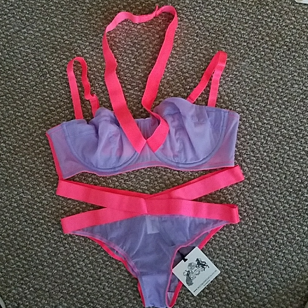 Lingerie set 36dd bra, small panties
